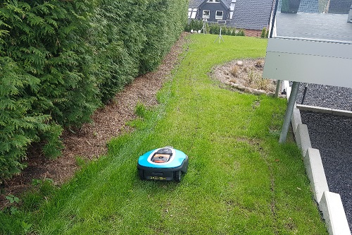 Elbrobot installiert Gartenlösungen nach Maß