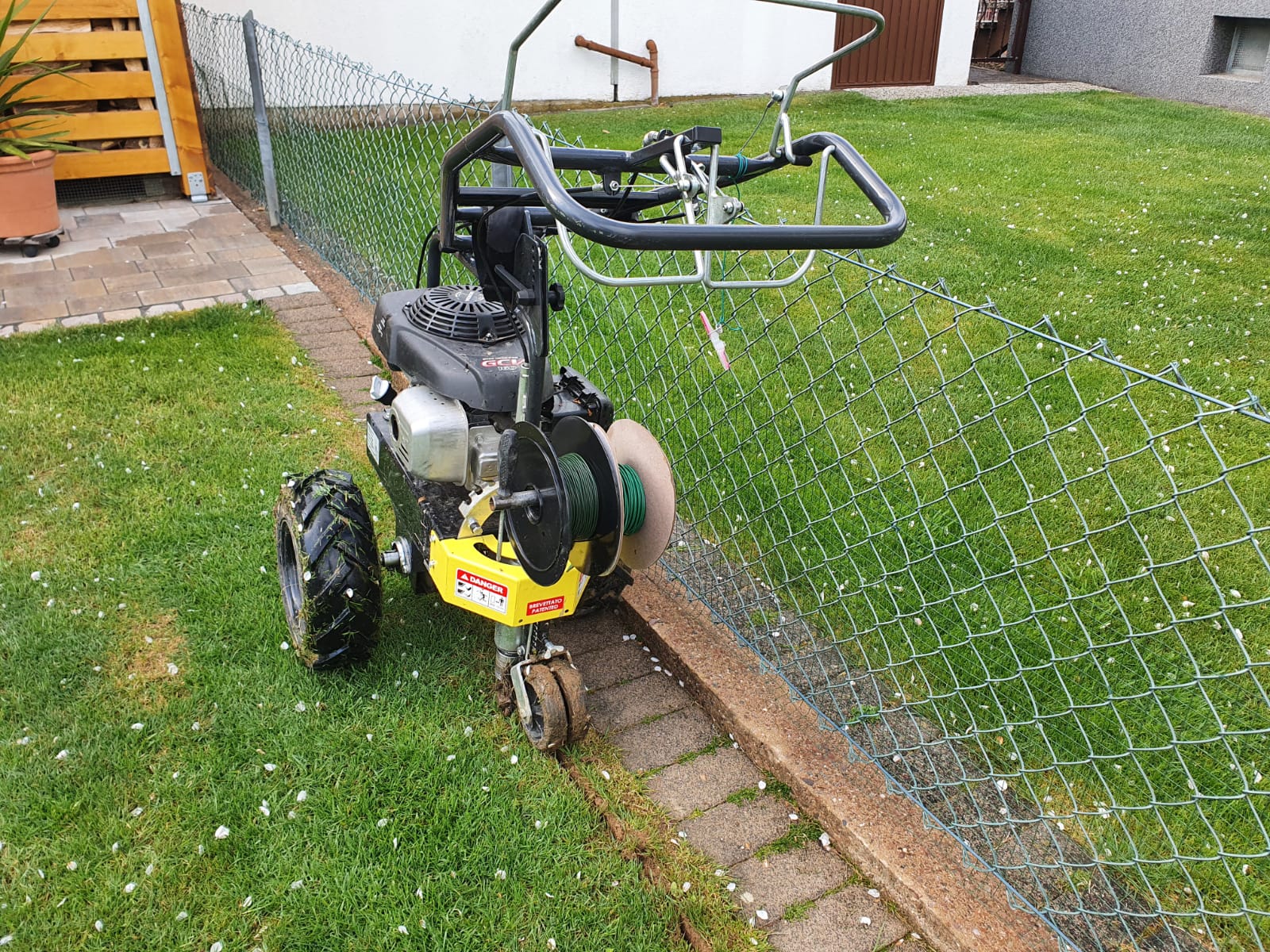 Elbrobot installiert Gartenlösungen nach Maß